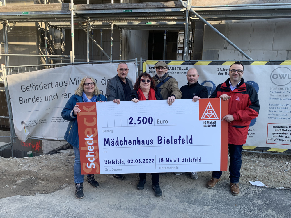 Mädchenhaus Bielefeld | Spendenübergabe IG Metall